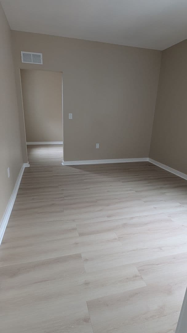 Detroit Apartment: 1463/1465 West Euclid