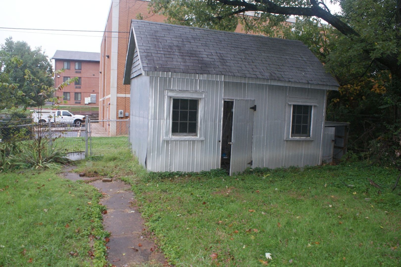 St Louis House: 2646 Terrace Ln.