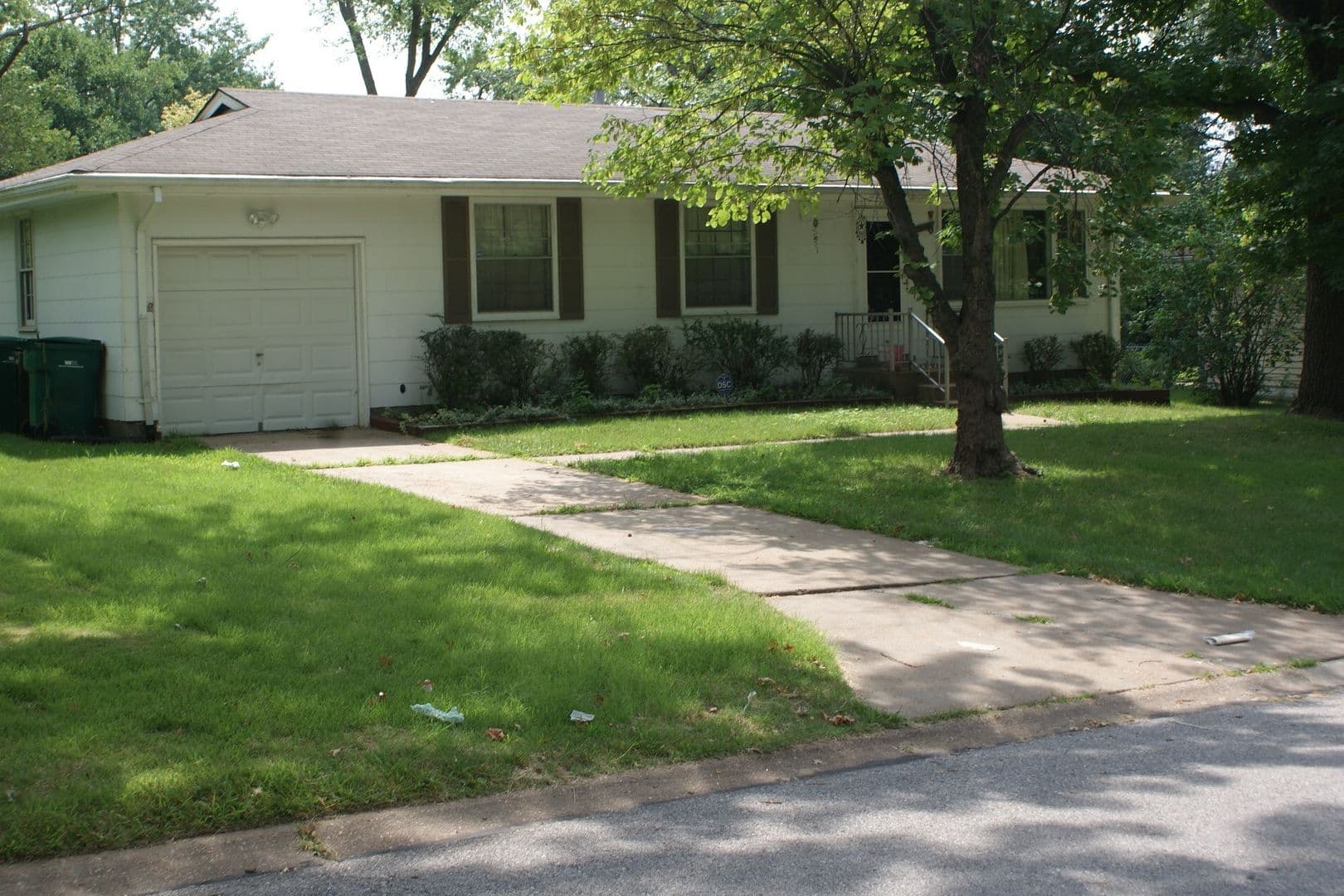 St Louis House: 9940 Hayward