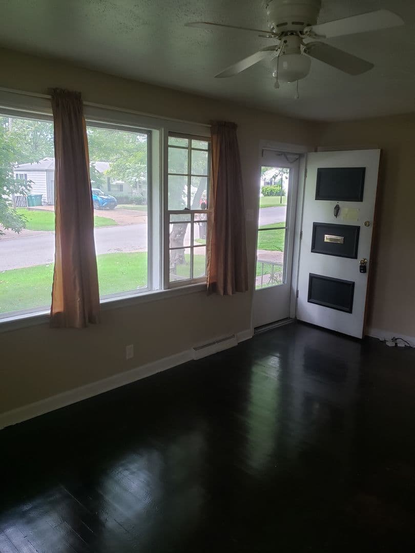 St Louis House: 9940 Hayward