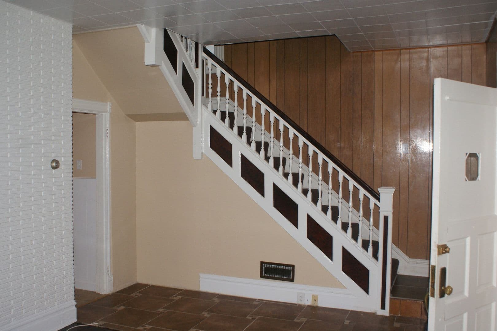 St Louis House: 2646 Terrace Ln.