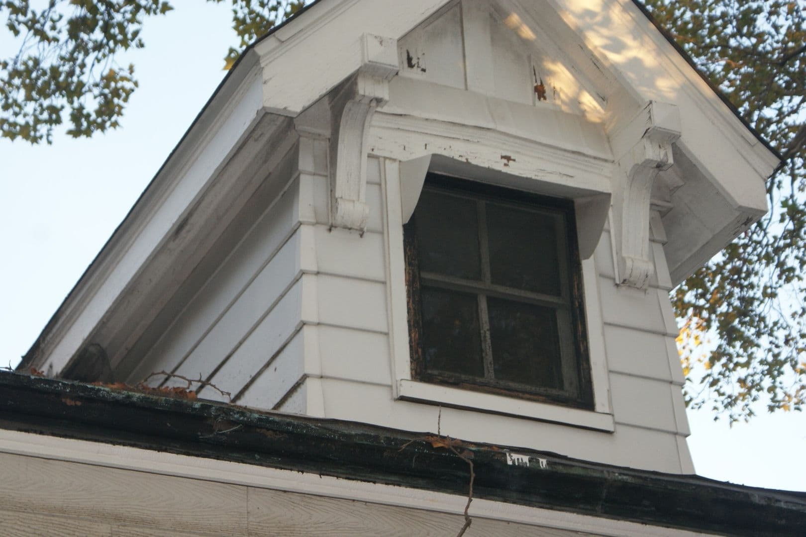 St Louis House: 2646 Terrace Ln.