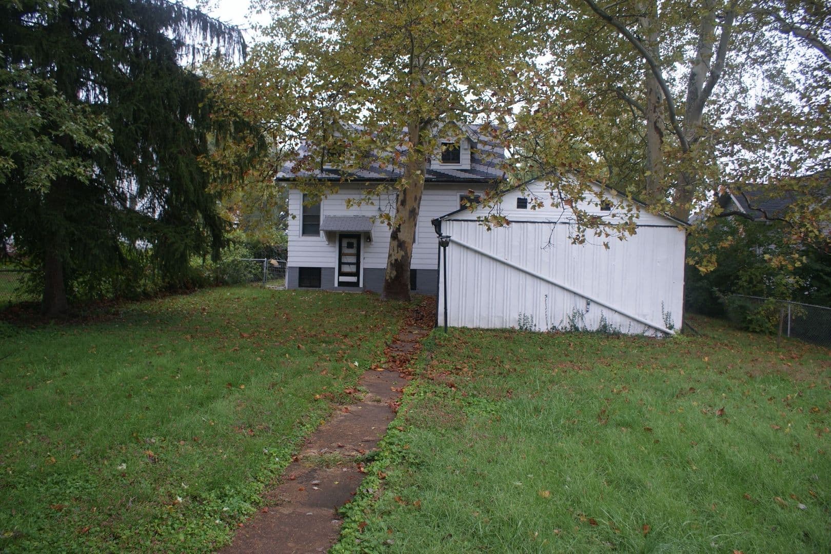 St Louis House: 2646 Terrace Ln.