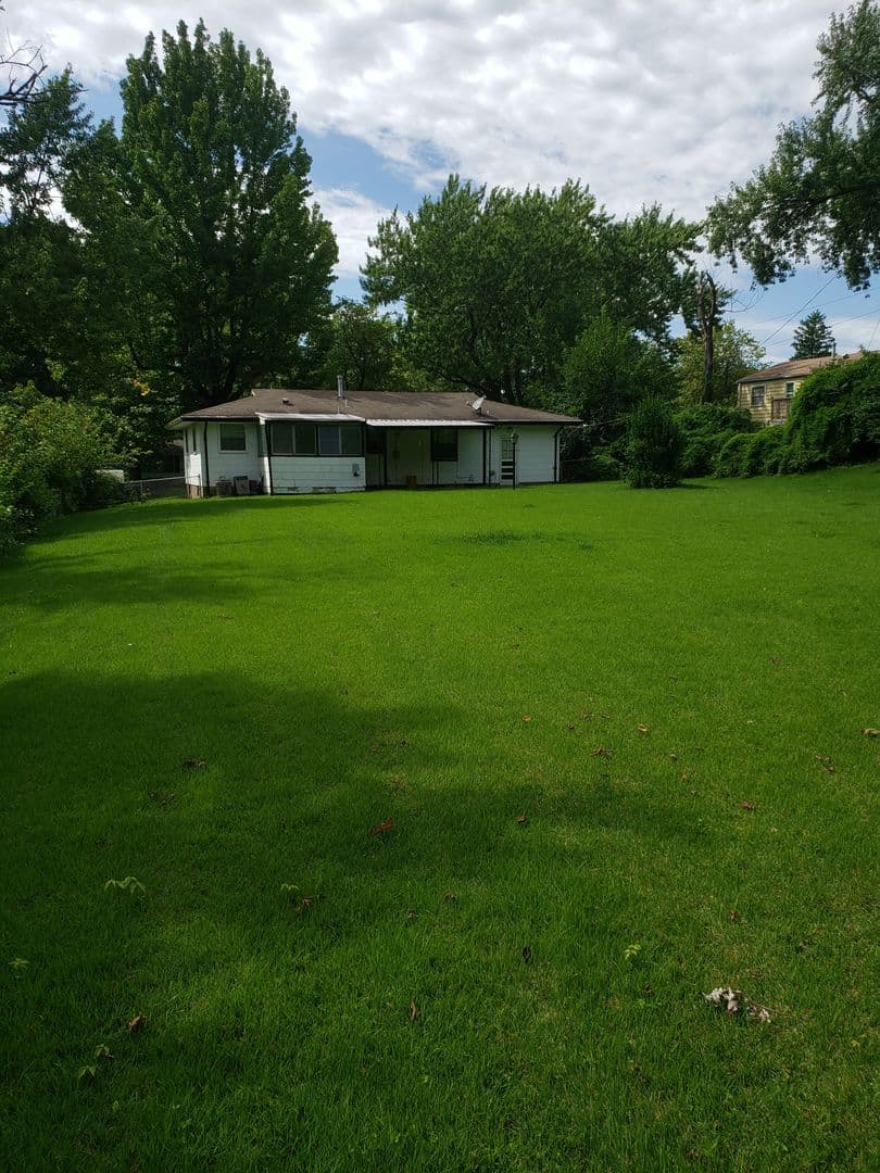 St Louis House: 9940 Hayward