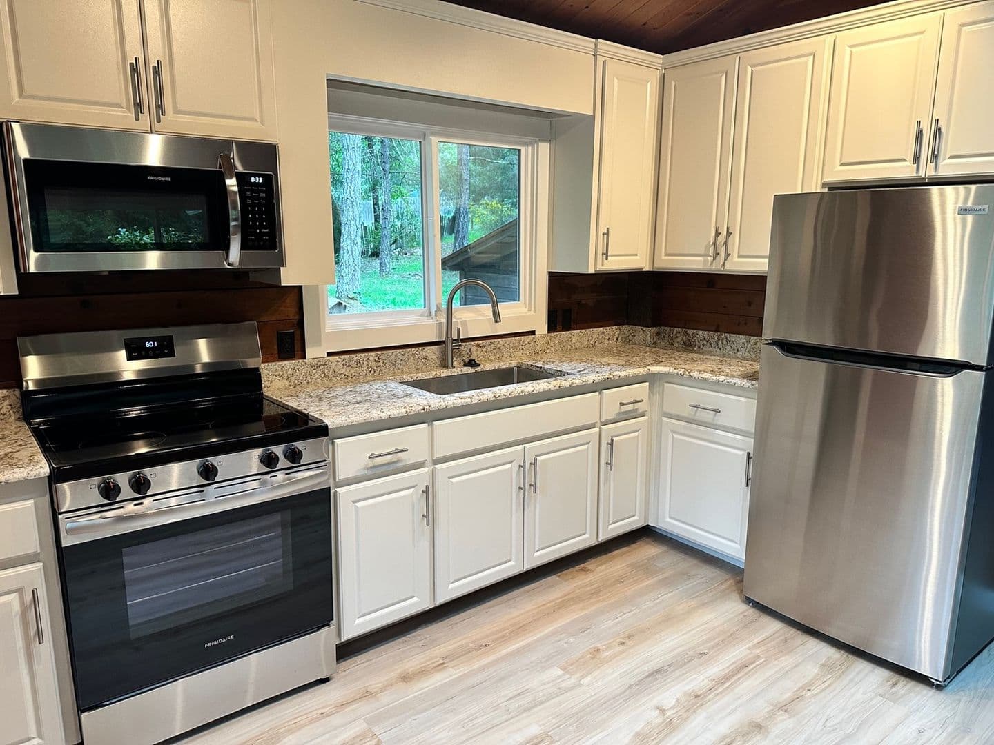 Sebastopol Apartment: 12640 Dupont Rd.