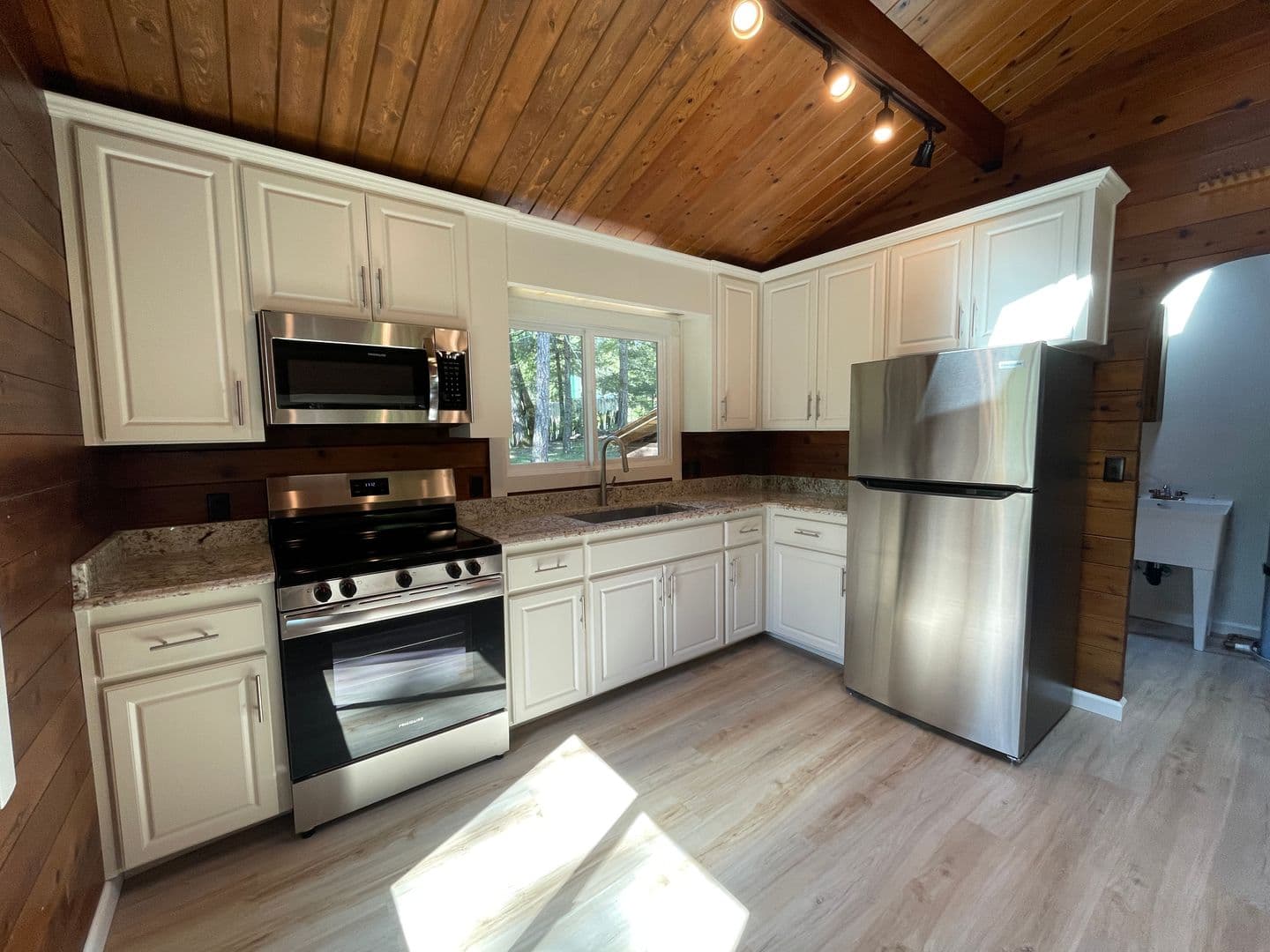 Sebastopol Apartment: 12640 Dupont Rd.