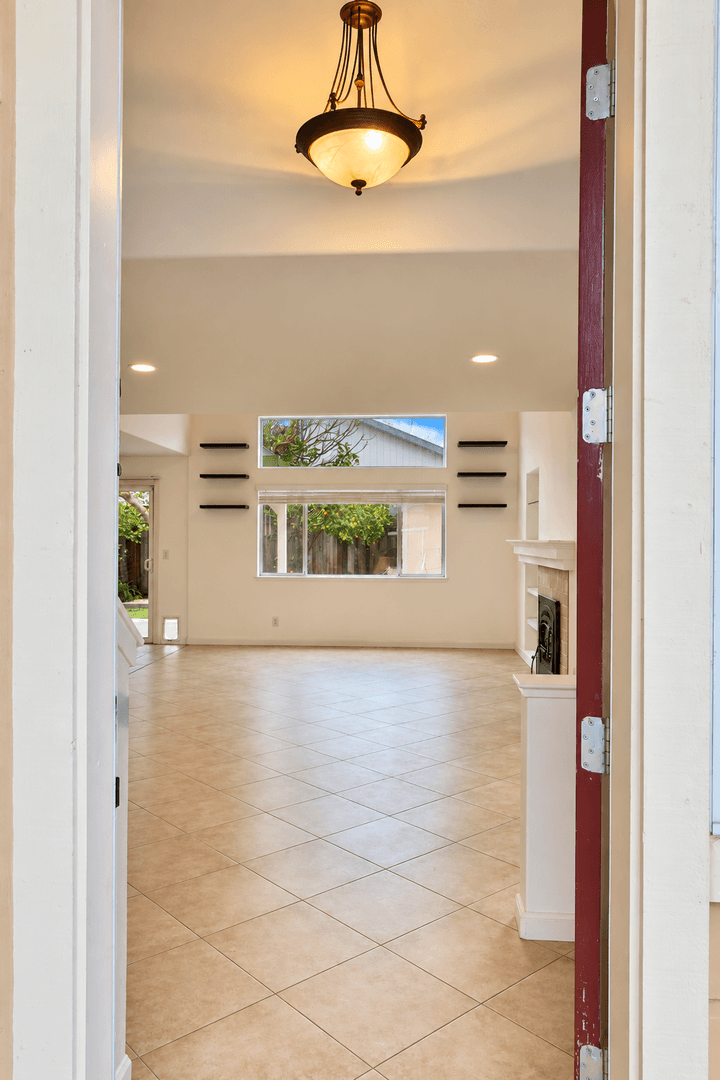 Rohnert Park House: 8037 Mason Dr.