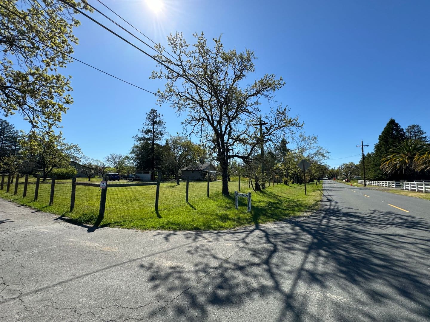 Santa Rosa House: 0000 Willowside