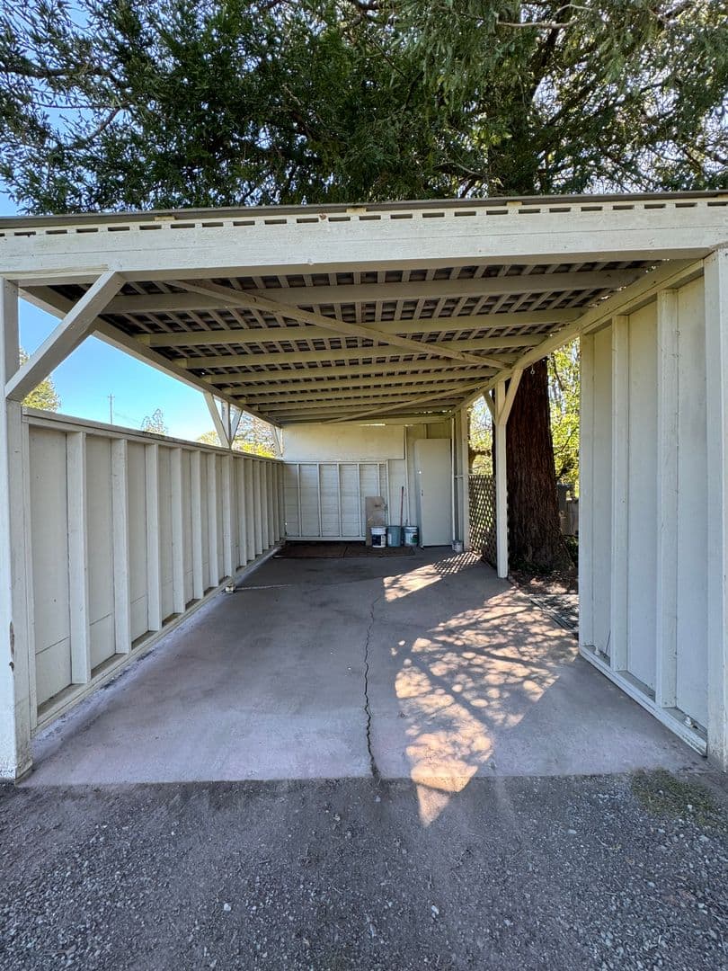 Santa Rosa House: 0000 Willowside