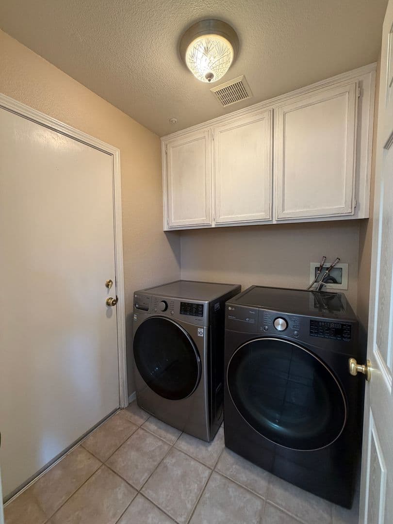 Rohnert Park House: 8037 Mason Dr.