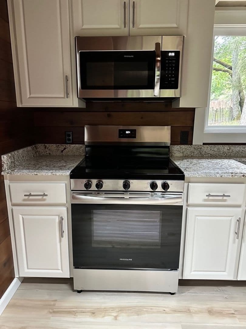 Sebastopol Apartment: 12640 Dupont Rd.
