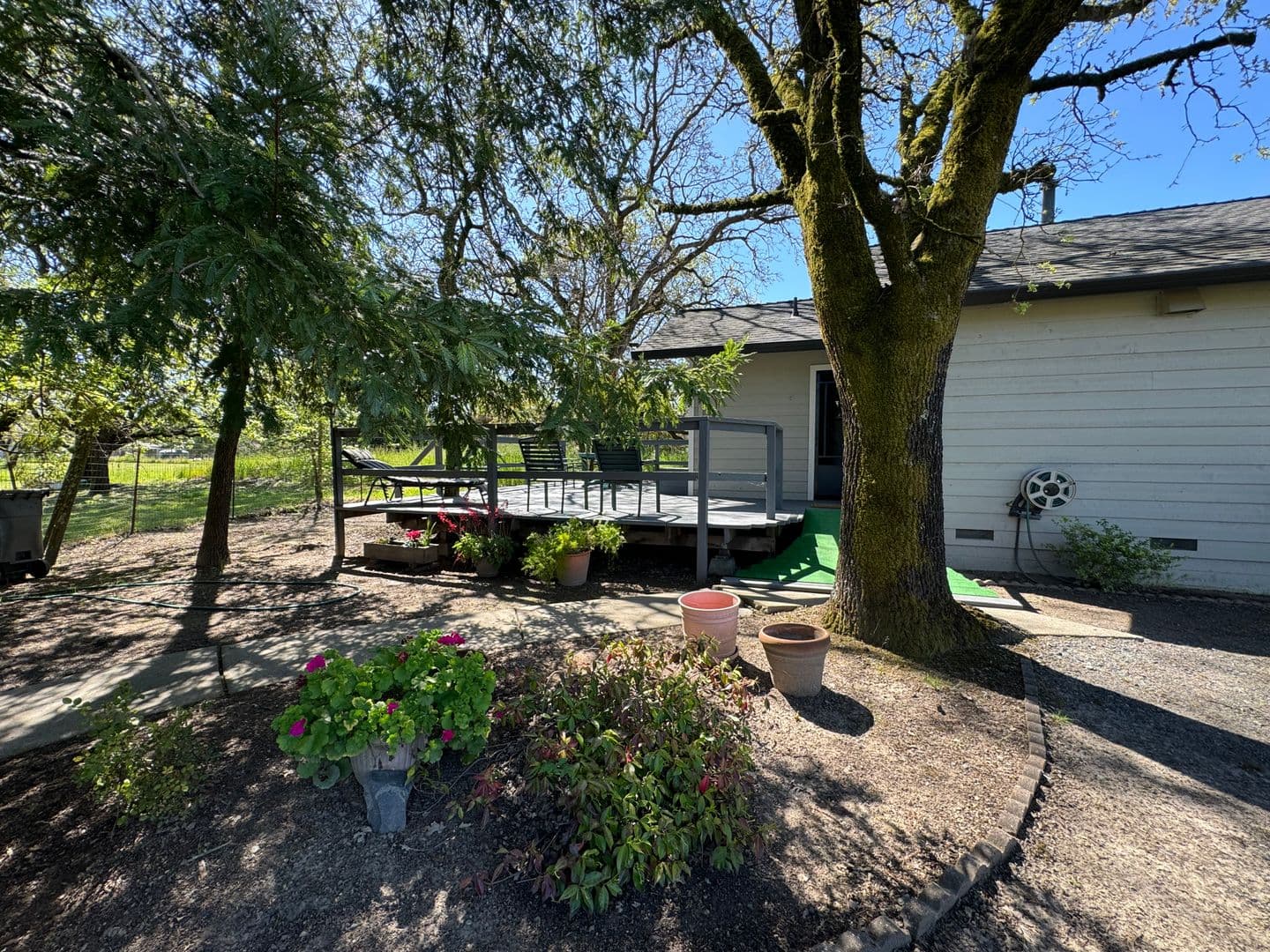 Santa Rosa House: 0000 Willowside