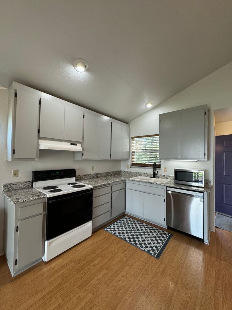 Santa Rosa House: 0000 Willowside