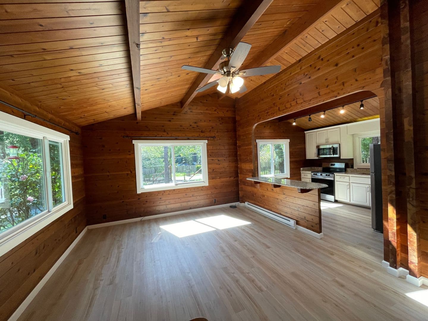 Sebastopol Apartment: 12640 Dupont Rd.