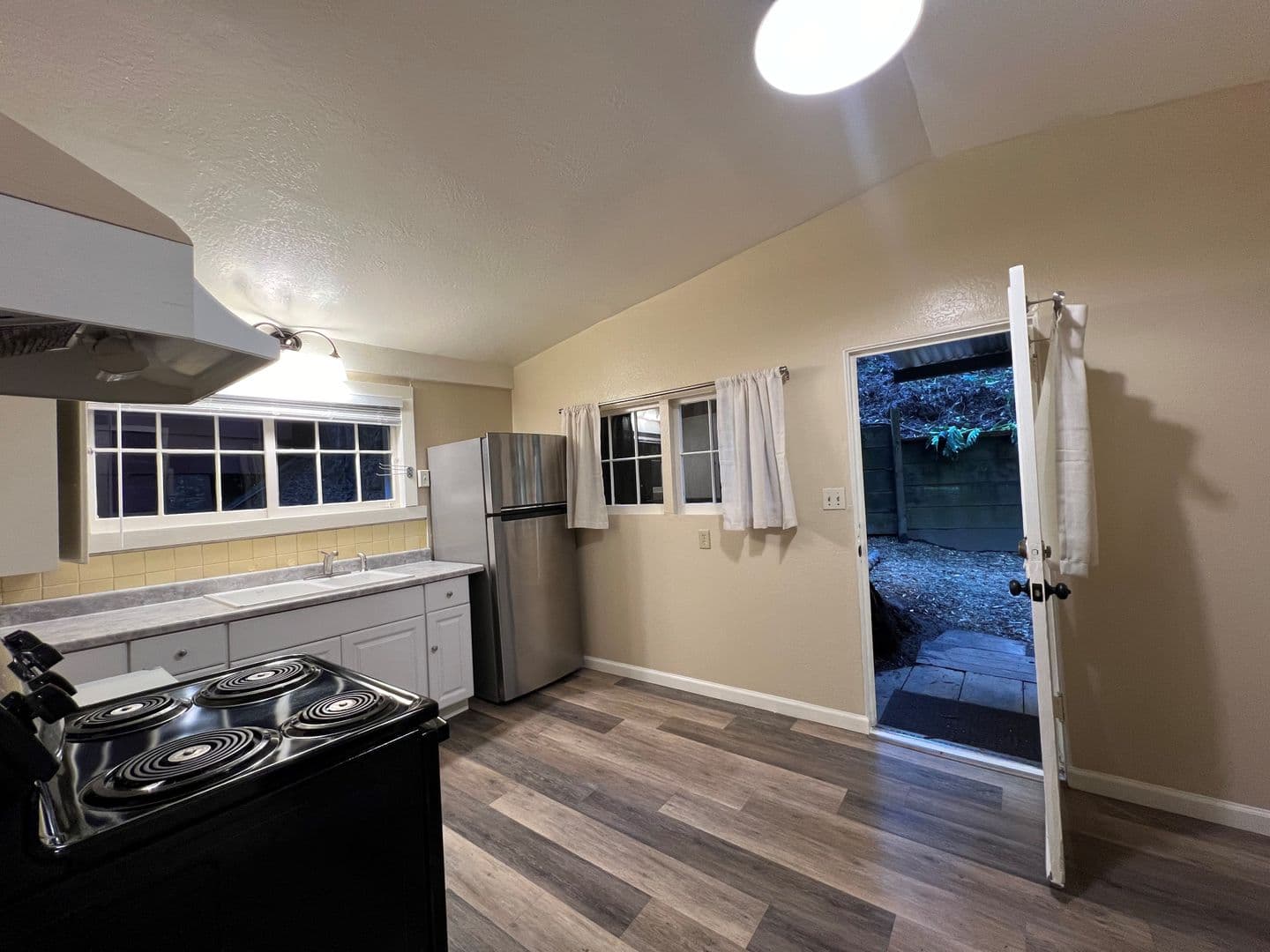 Rio Nido House: 14891 Rotunda Way