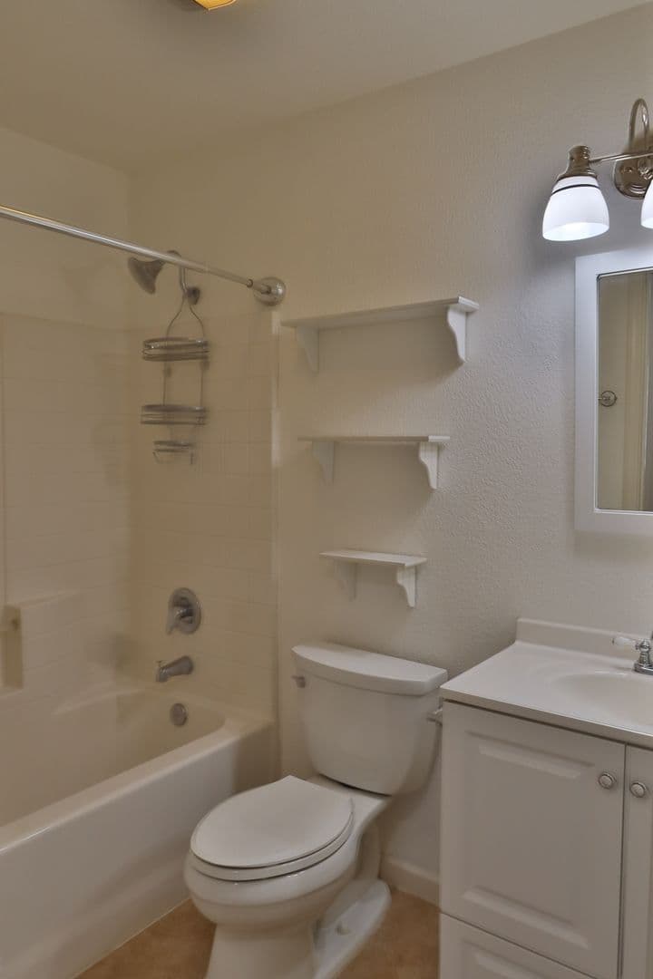 Rohnert Park House: 8037 Mason Dr.