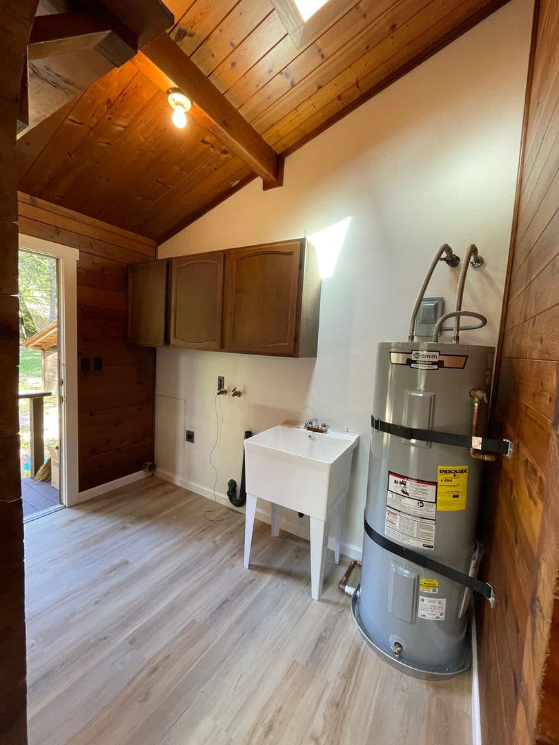 Sebastopol Apartment: 12640 Dupont Rd.