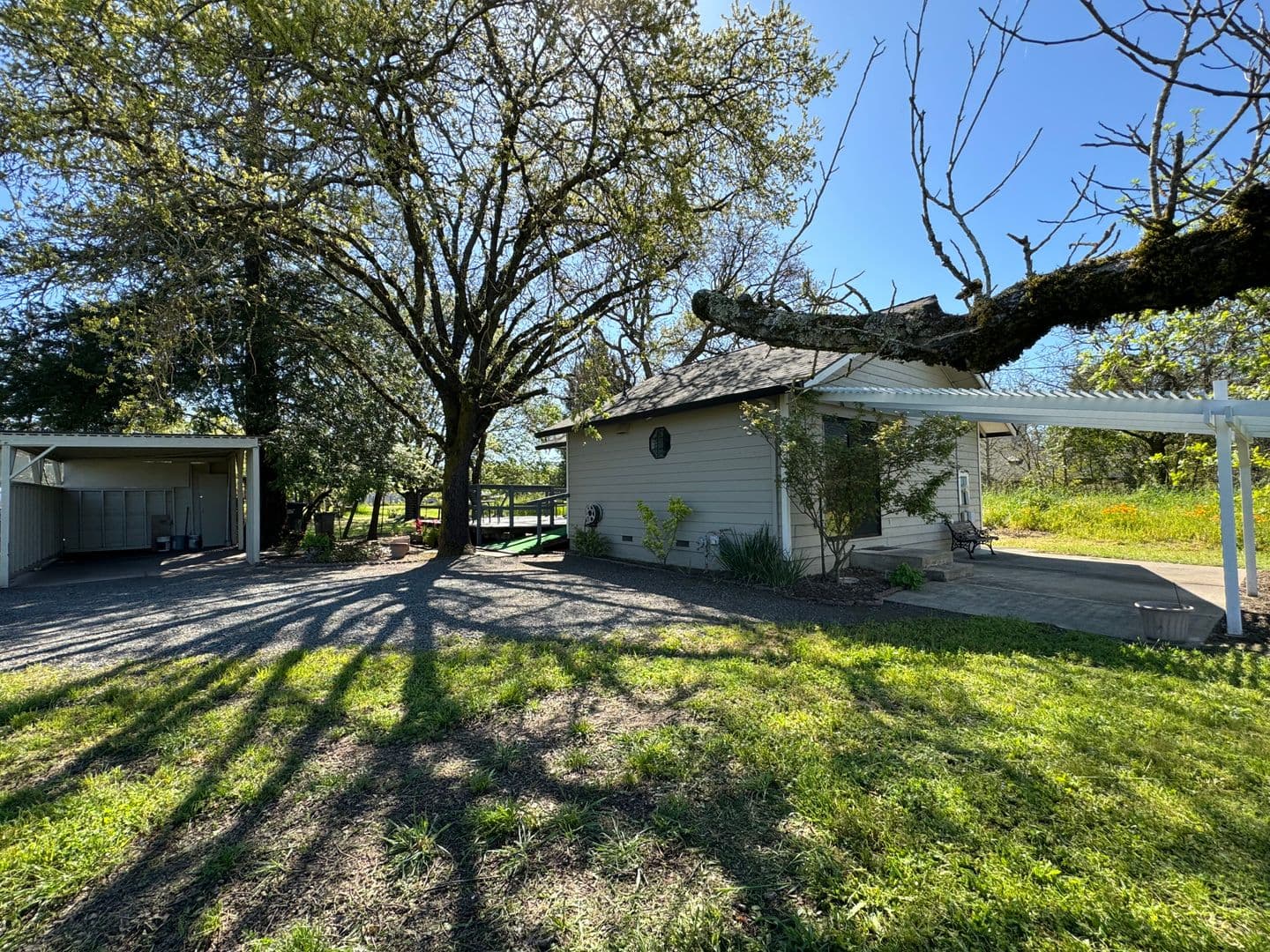 Santa Rosa House: 0000 Willowside