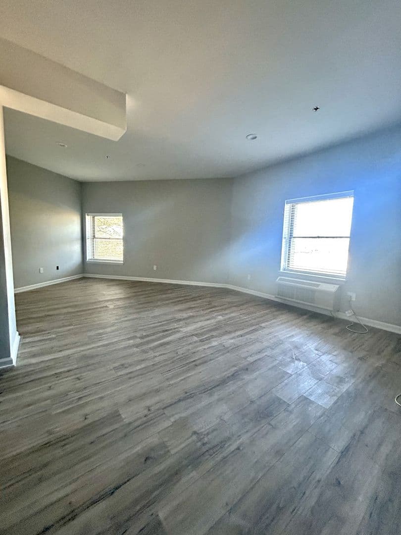 Somerville Apartment: 30 S Doughty Ave