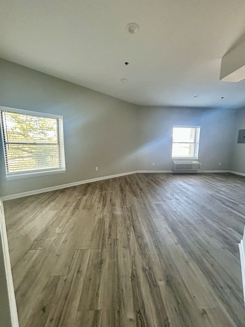 Somerville Apartment: 30 S Doughty Ave