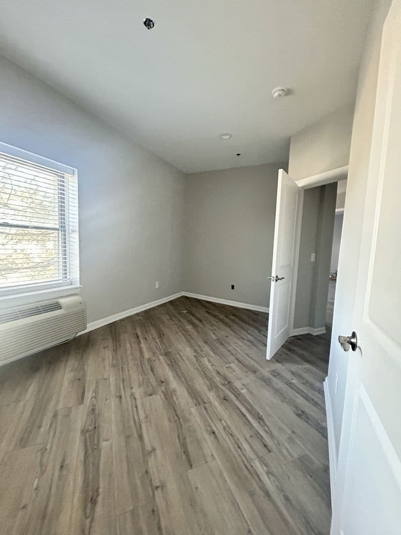 Somerville Apartment: 30 S Doughty Ave