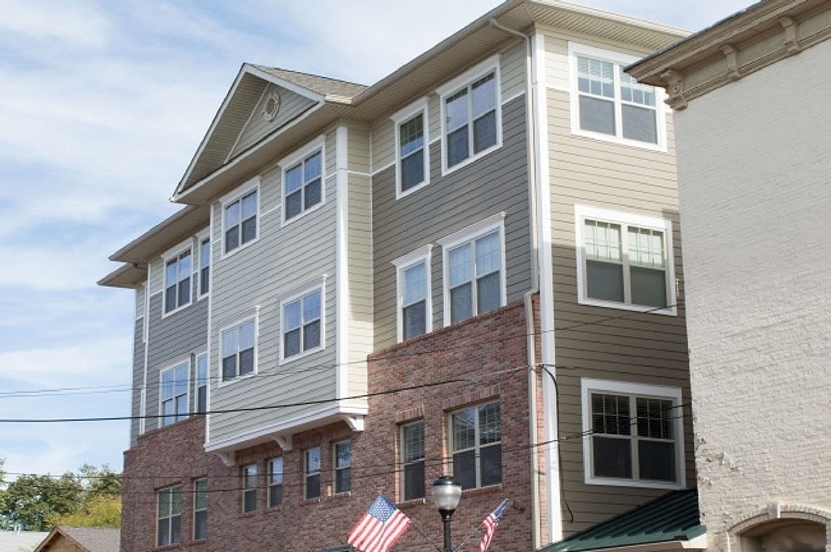 Somerville Apartment: 6 North Doughty Ave