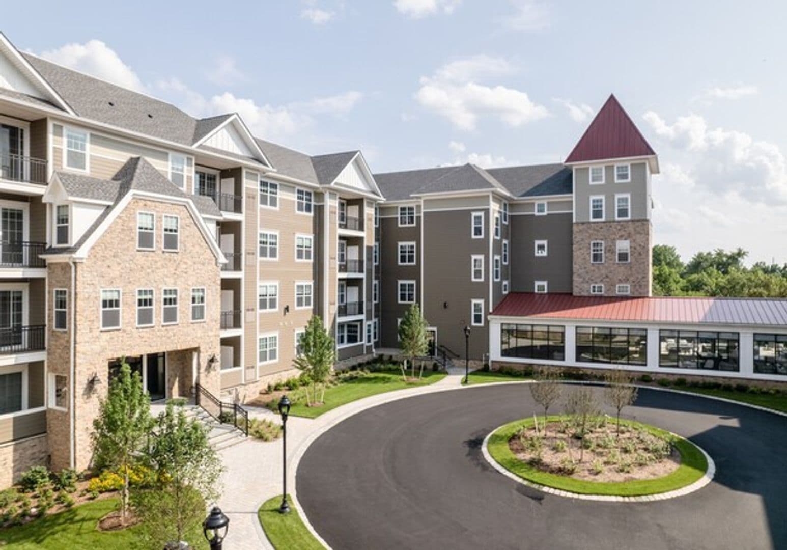 Somerville Apartment: 44 Veterans Memorial Drive E