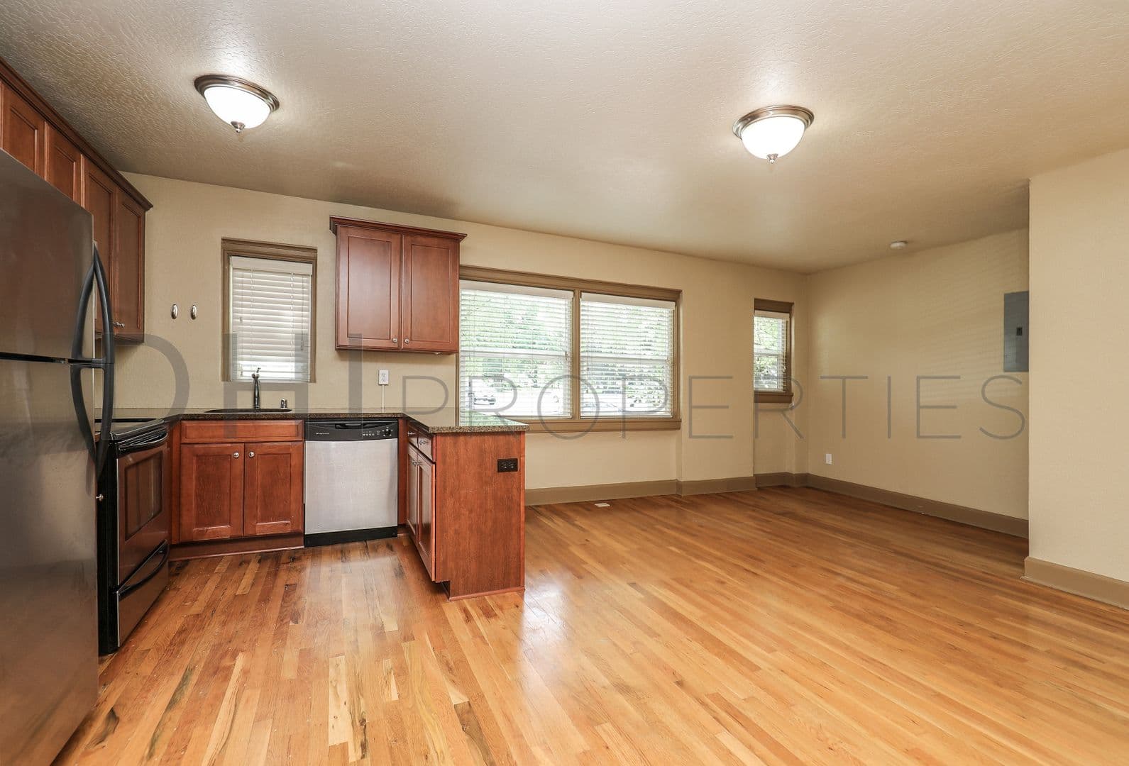 Longview Apartment: 2008 Hemlock Street