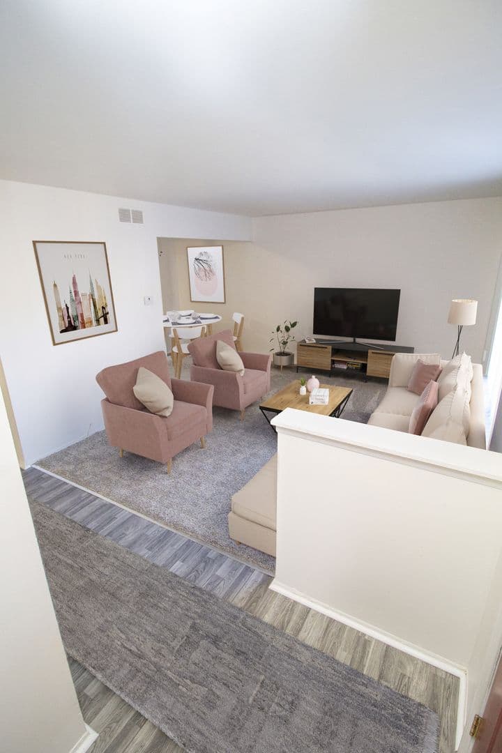 Novi Apartment: 23640 Chipmunk Trail