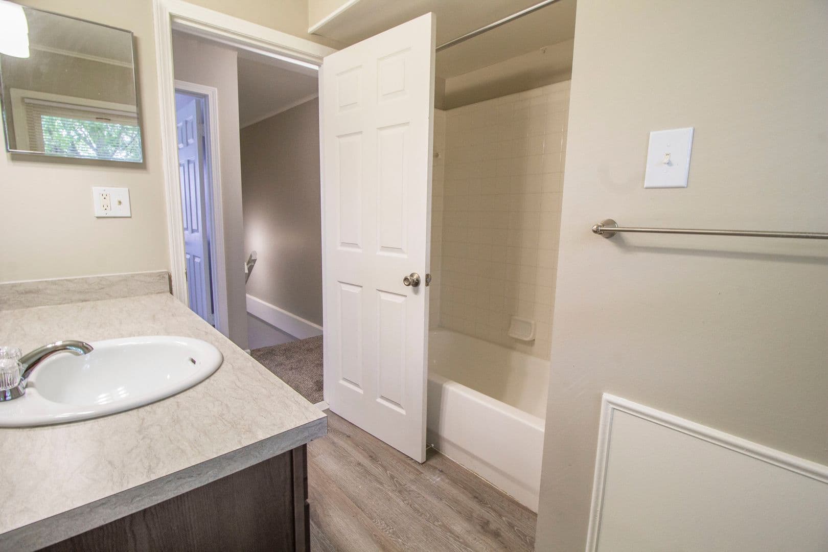 Rochester Hills Apartment: 786 Lawton Ct.