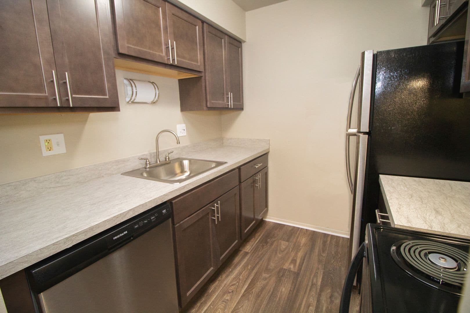 Farmington Hills Apartment: 23960 Middlebelt Rd.