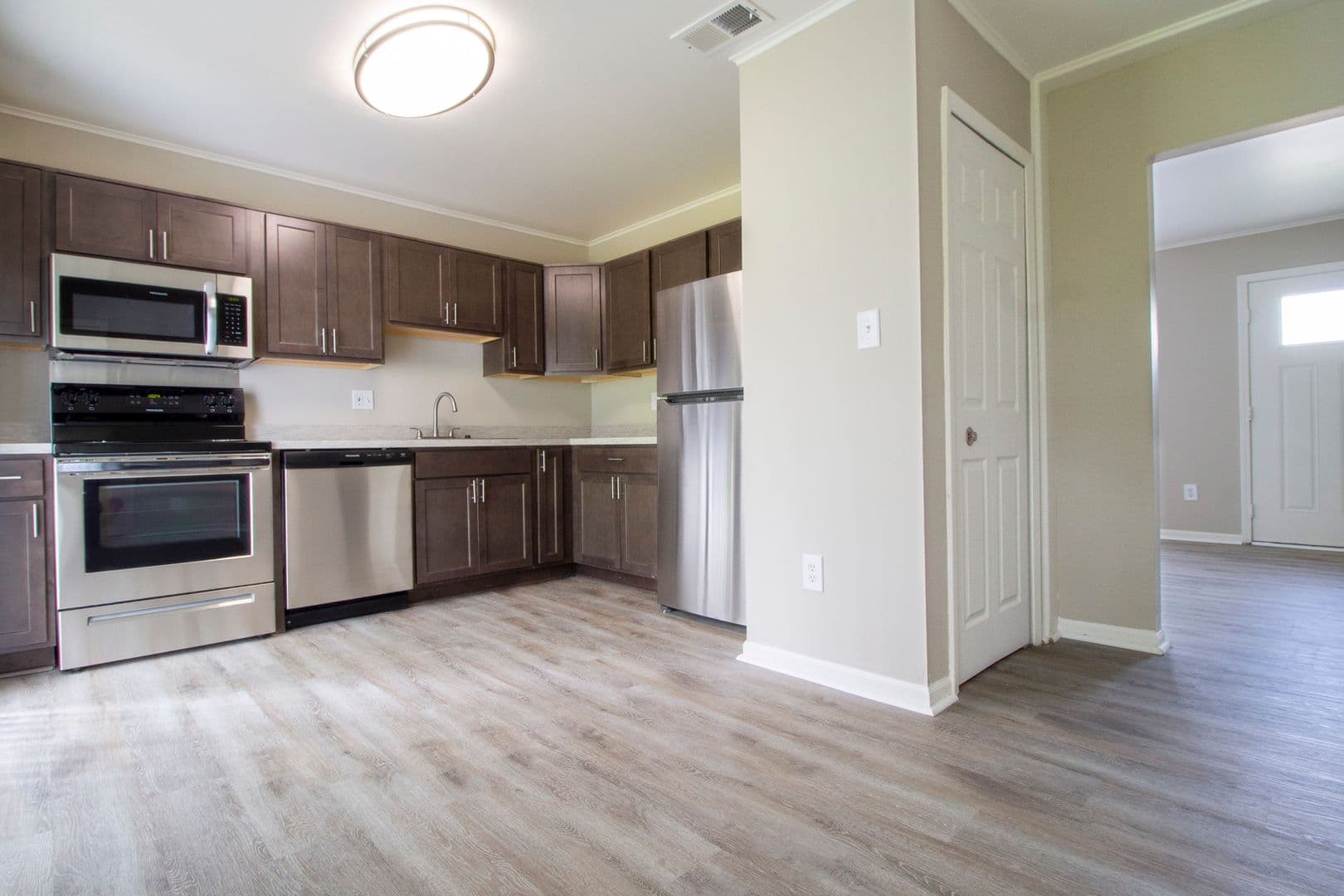 Rochester Hills Apartment: 786 Lawton Ct.