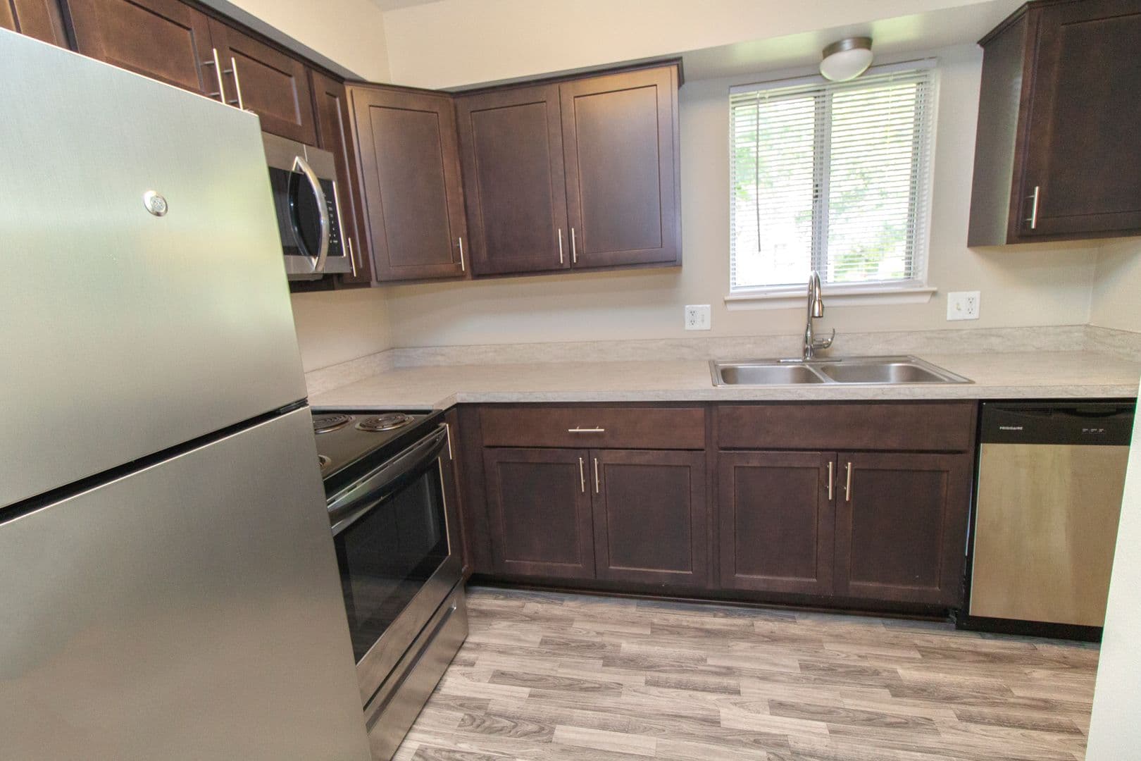 Rochester Hills Apartment: 1750 Melville Dr.