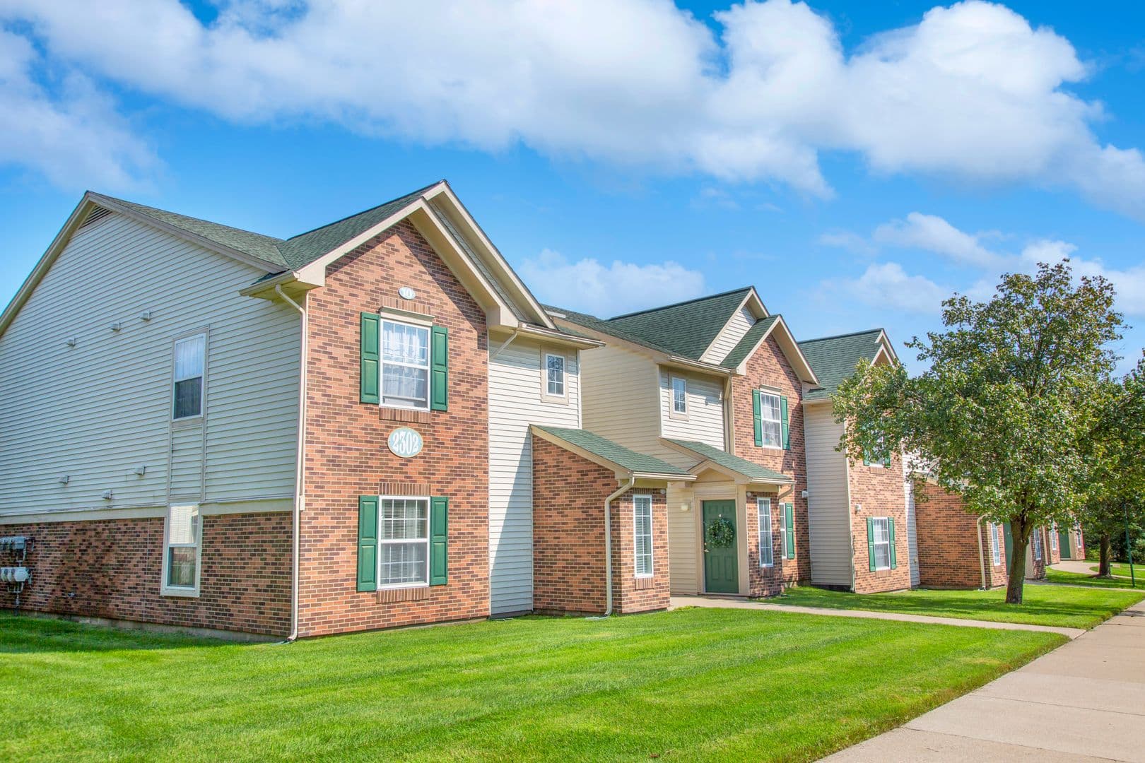 Rochester Hills Apartment: 2450 Norfolk