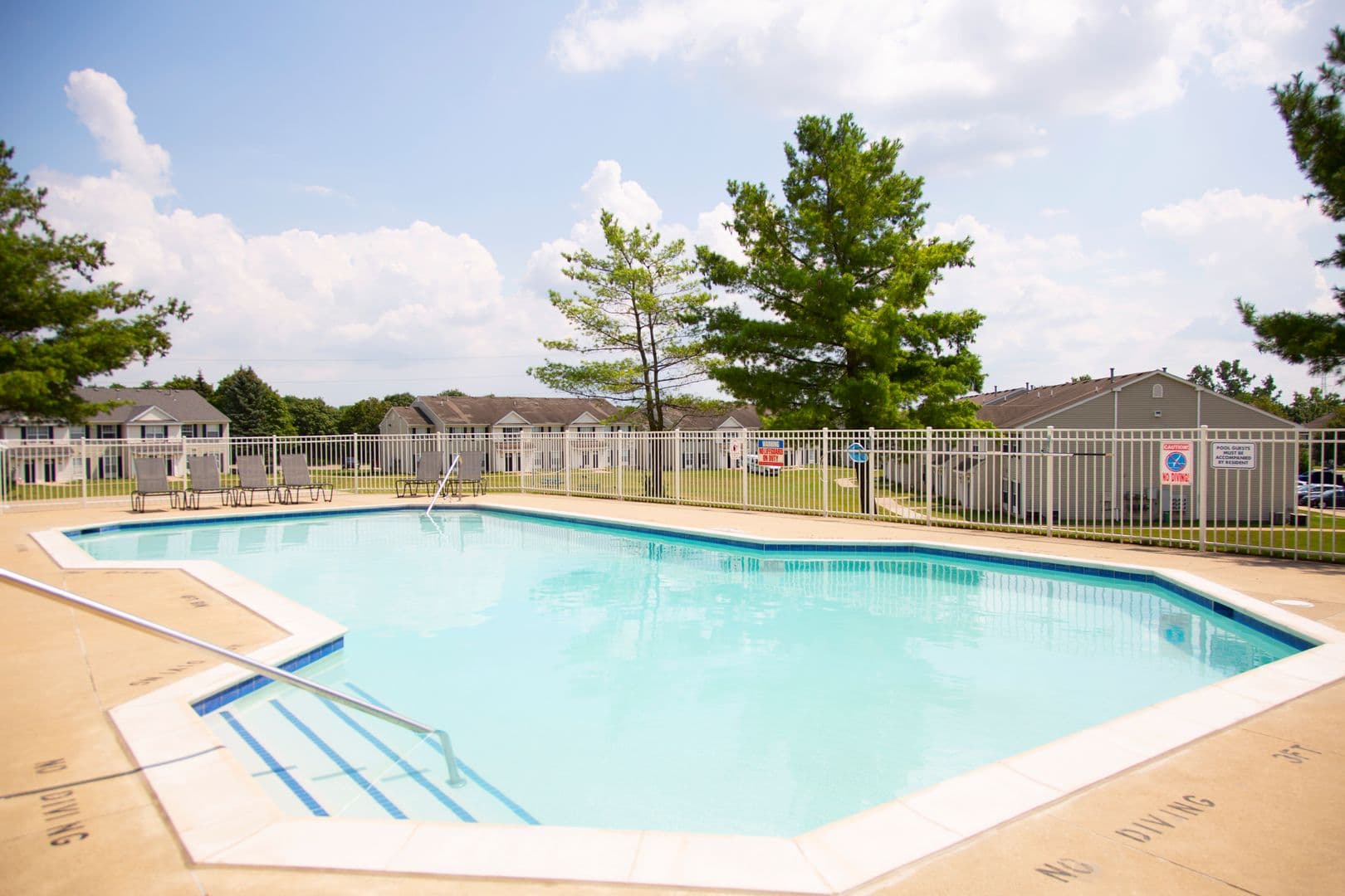 Ypsilanti Apartment: 2020 Arbor Circle East