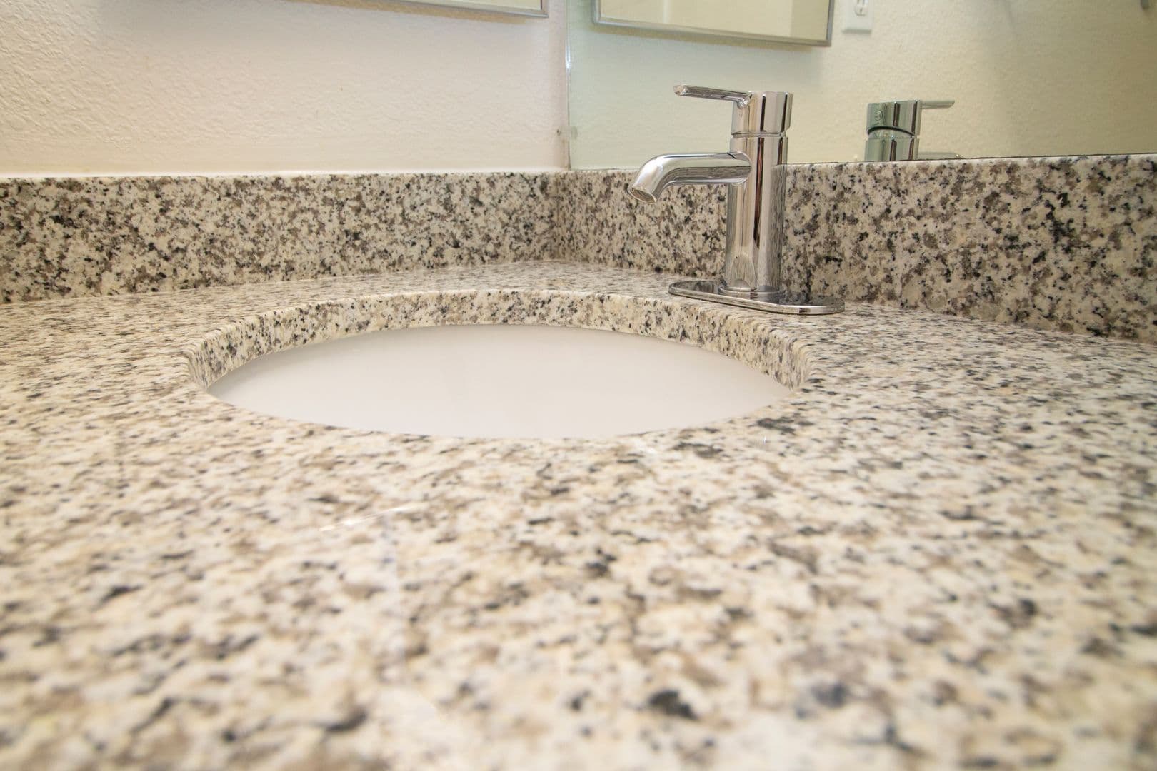 Ypsilanti Apartment: 2020 Arbor Circle East