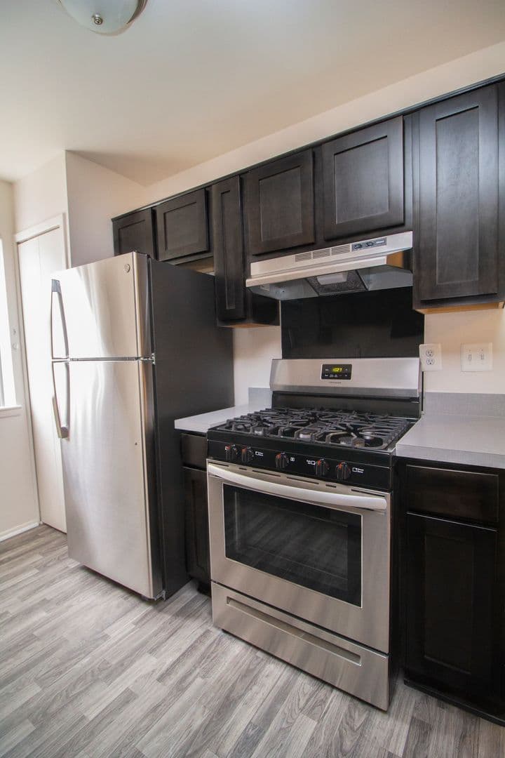 Novi Apartment: 23640 Chipmunk Trail
