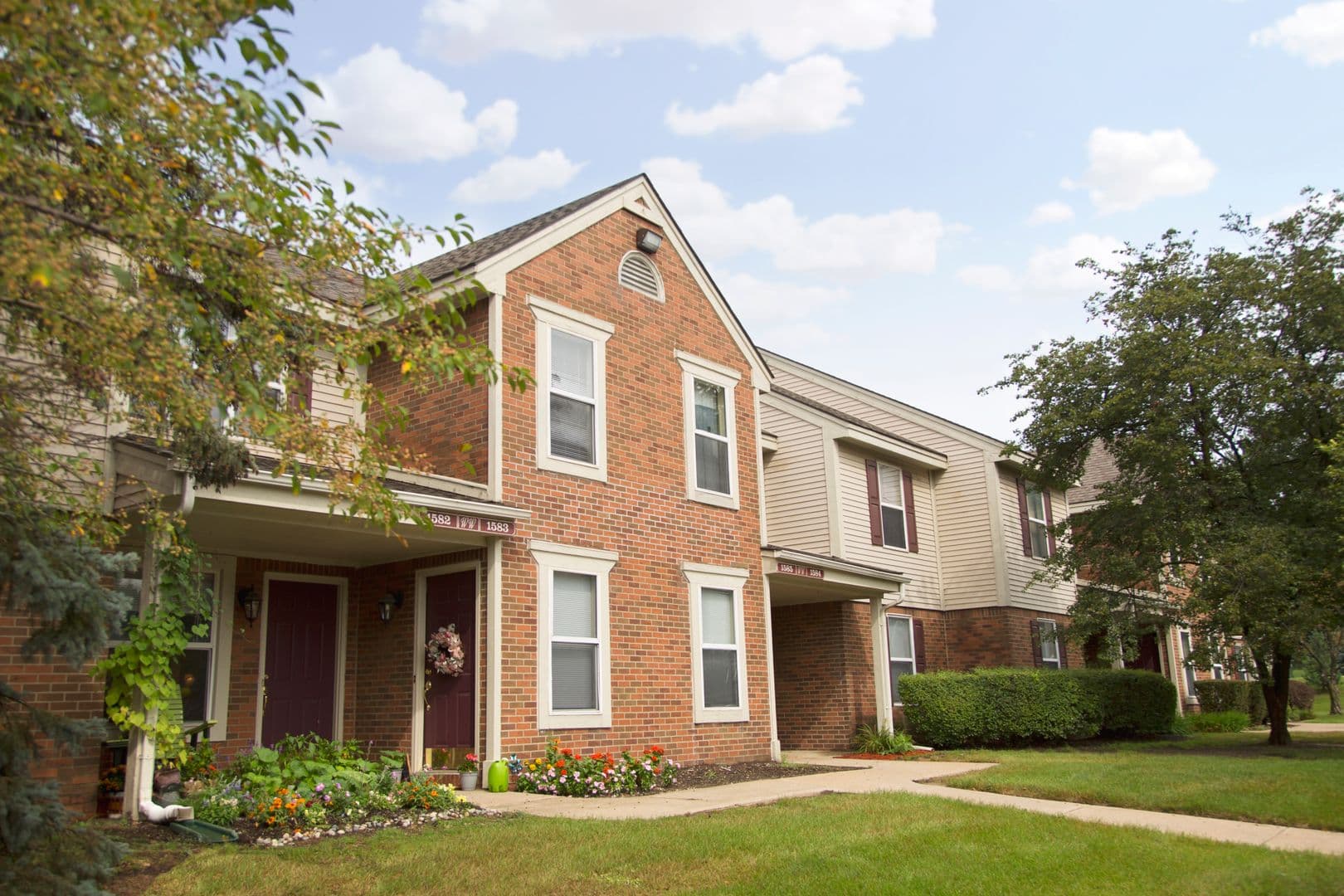Rochester Hills Apartment: 1750 Melville Dr.