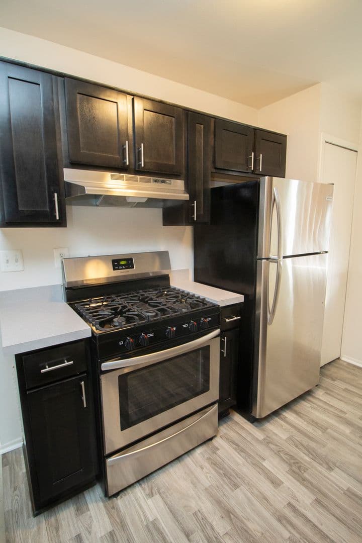 Novi Apartment: 23640 Chipmunk Trail