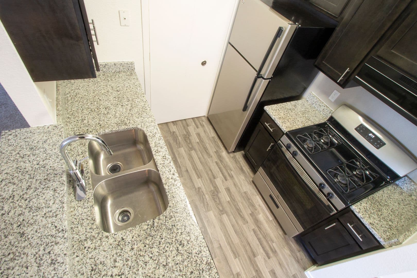 Ypsilanti Apartment: 2020 Arbor Circle East