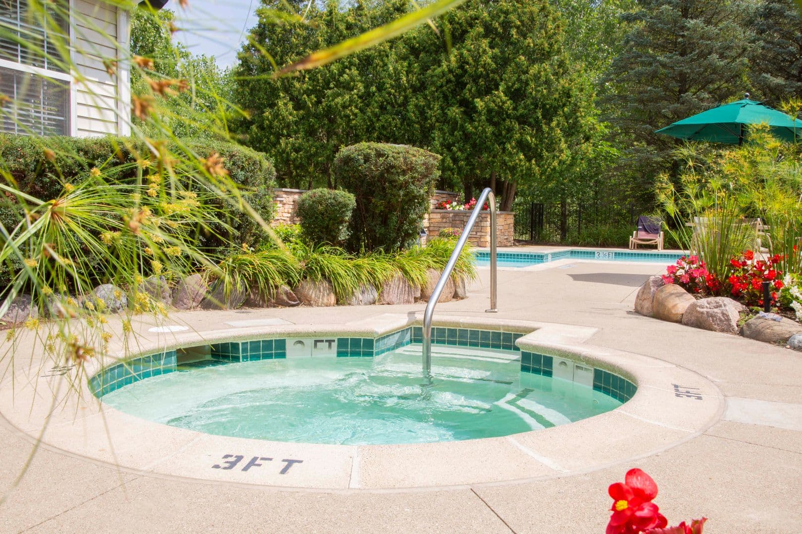 Rochester Hills Apartment: 2450 Norfolk