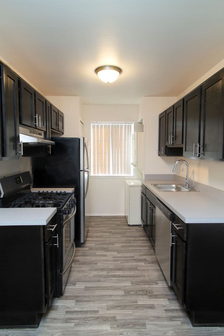 Novi Apartment: 23640 Chipmunk Trail