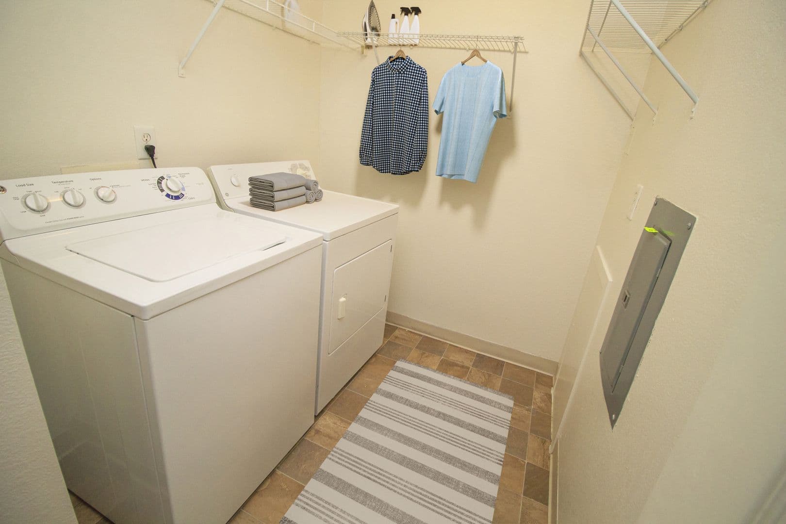 Rochester Hills Apartment: 2450 Norfolk