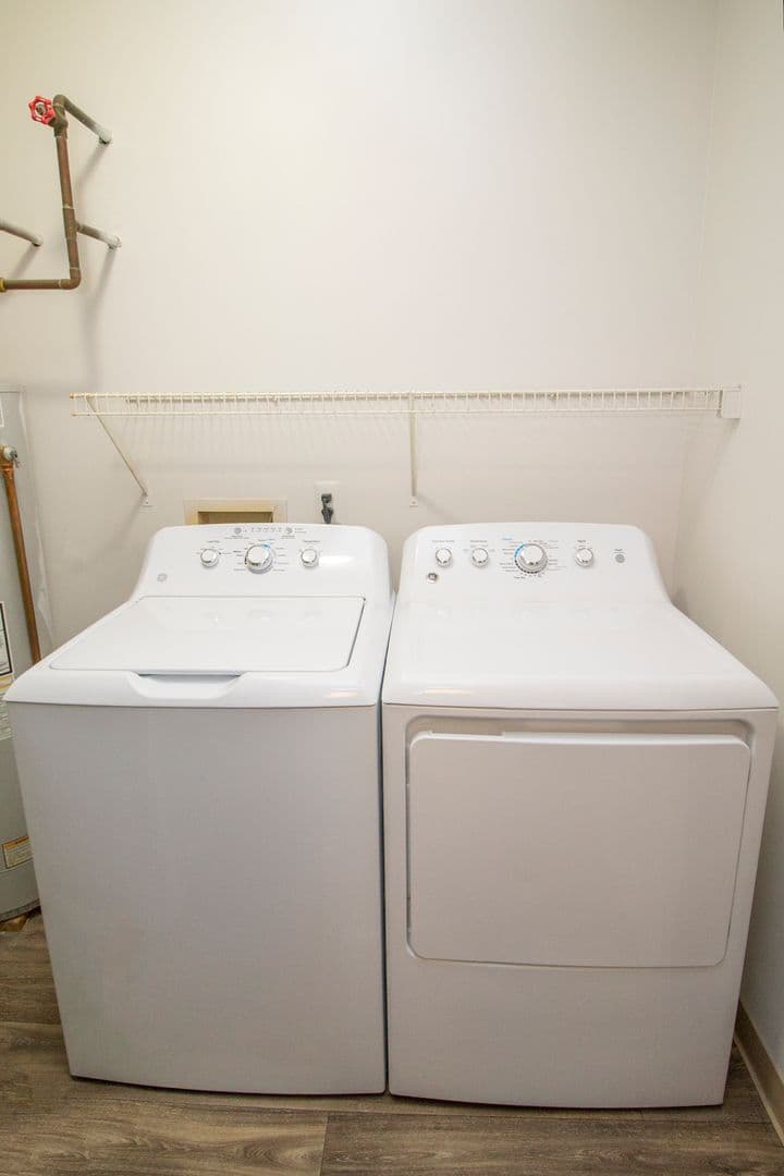 Rochester Hills Apartment: 1750 Melville Dr.