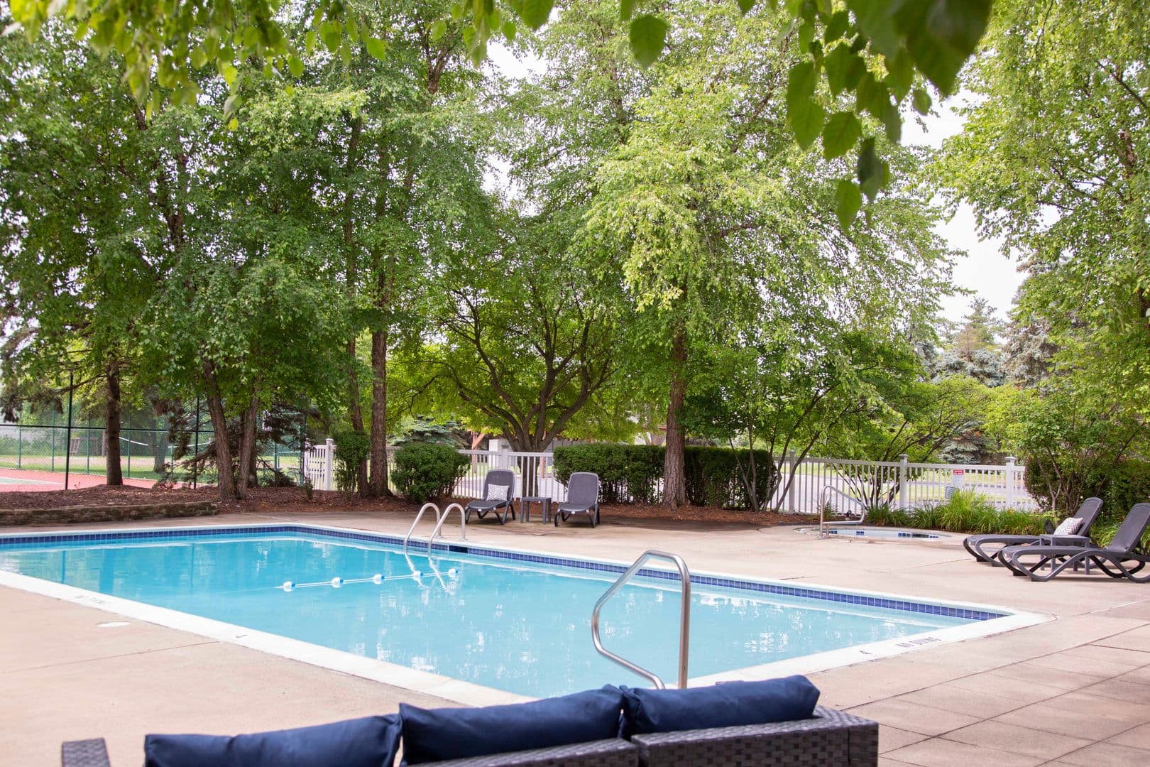 Rochester Hills Apartment: 1750 Melville Dr.
