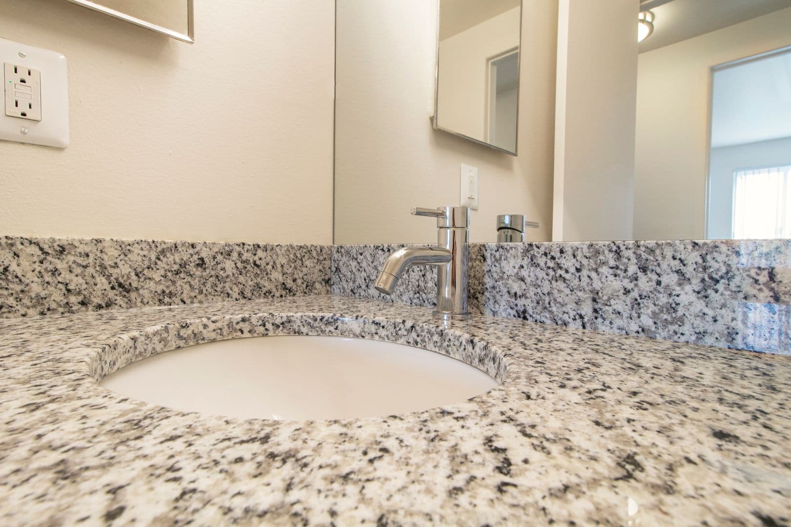 Novi Apartment: 23640 Chipmunk Trail