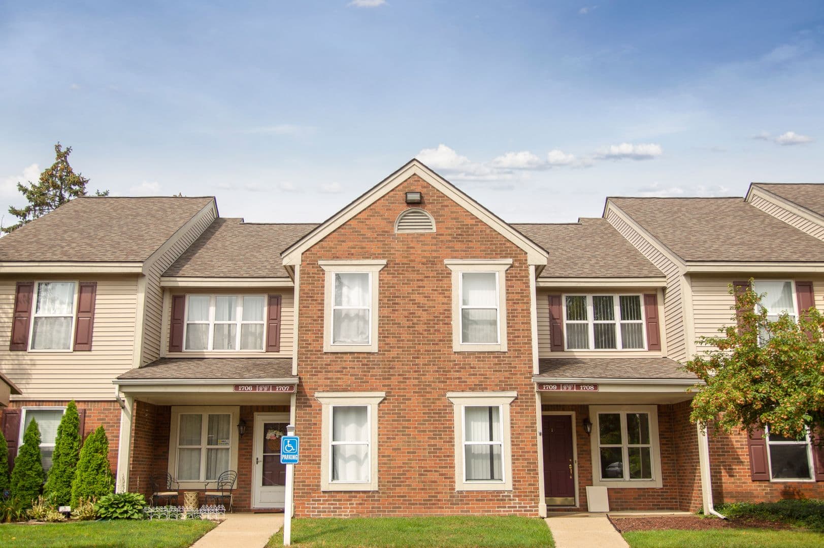 Rochester Hills Apartment: 1750 Melville Dr.
