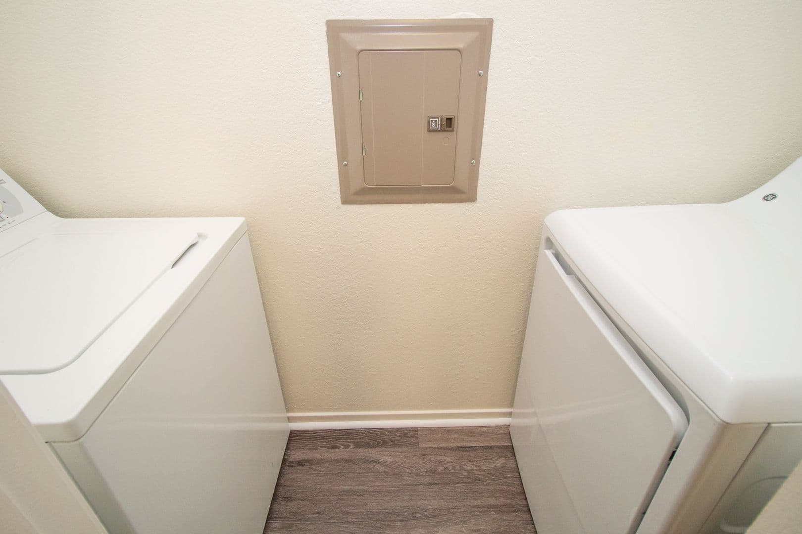 Ypsilanti Apartment: 2020 Arbor Circle East