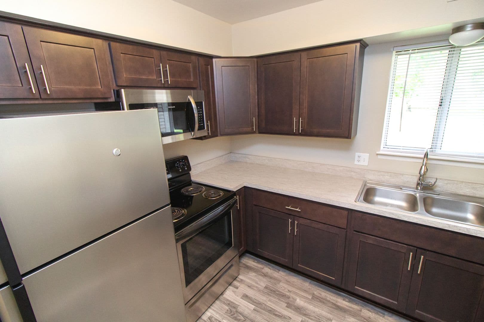 Rochester Hills Apartment: 1750 Melville Dr.
