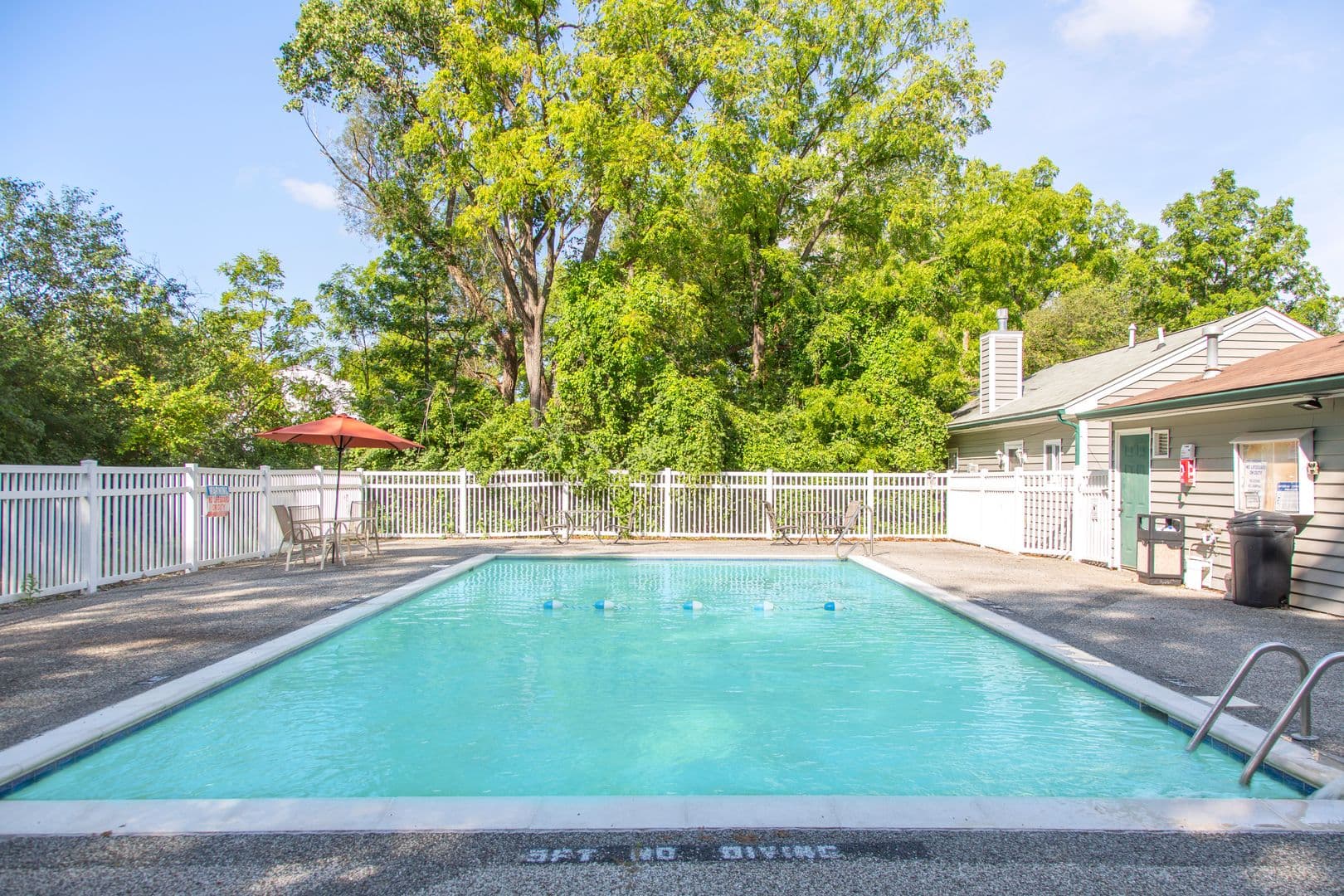 Farmington Hills Apartment: 23960 Middlebelt Rd.